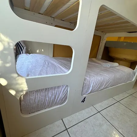 Guest house Agreable Dortoir En Bord De Jardin Lit 4 *